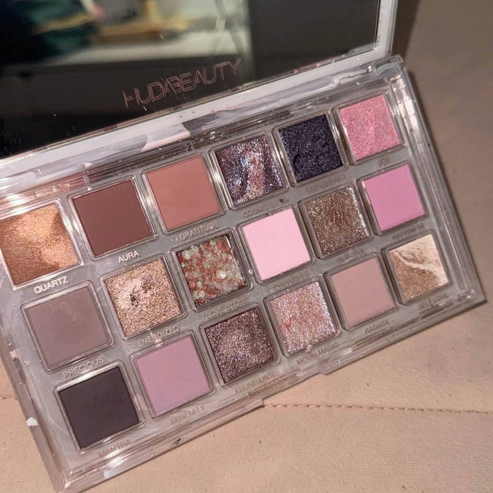 COPY - Huda Beauty Rose Quartz palette eyeshadow